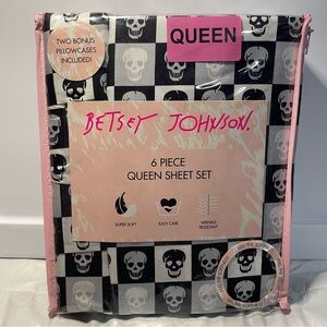 Betsey Johnson Queen sheet set